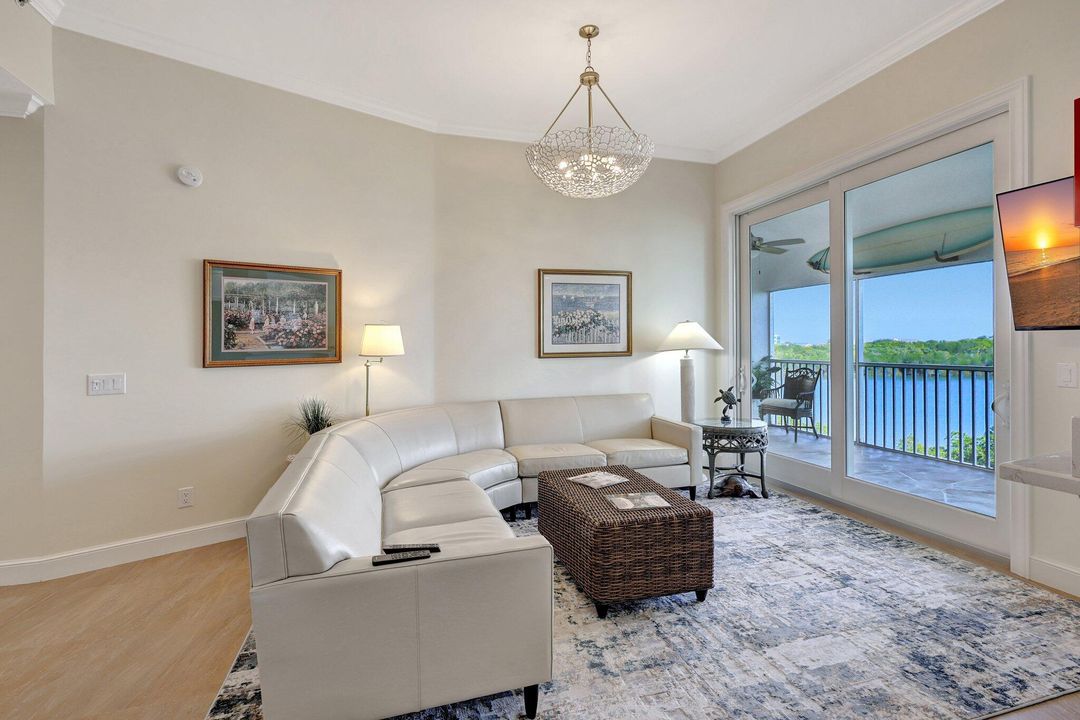 待售: $785,000 (2 贝兹, 2 浴室, 1204 平方英尺)