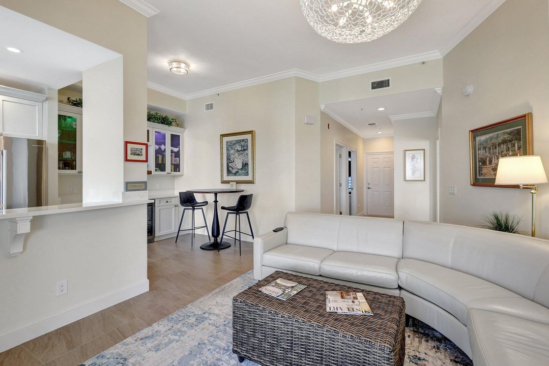 待售: $785,000 (2 贝兹, 2 浴室, 1204 平方英尺)