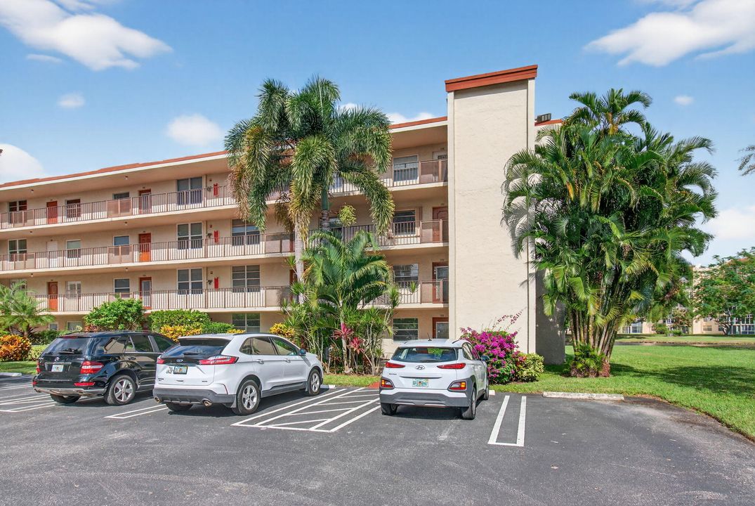 For Rent: $1,800 (2 beds, 2 baths, 1006 Square Feet)