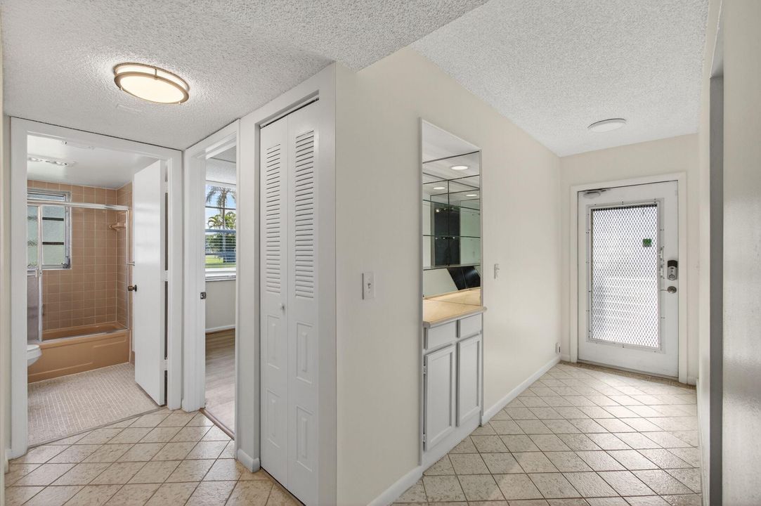 For Rent: $1,800 (2 beds, 2 baths, 1006 Square Feet)