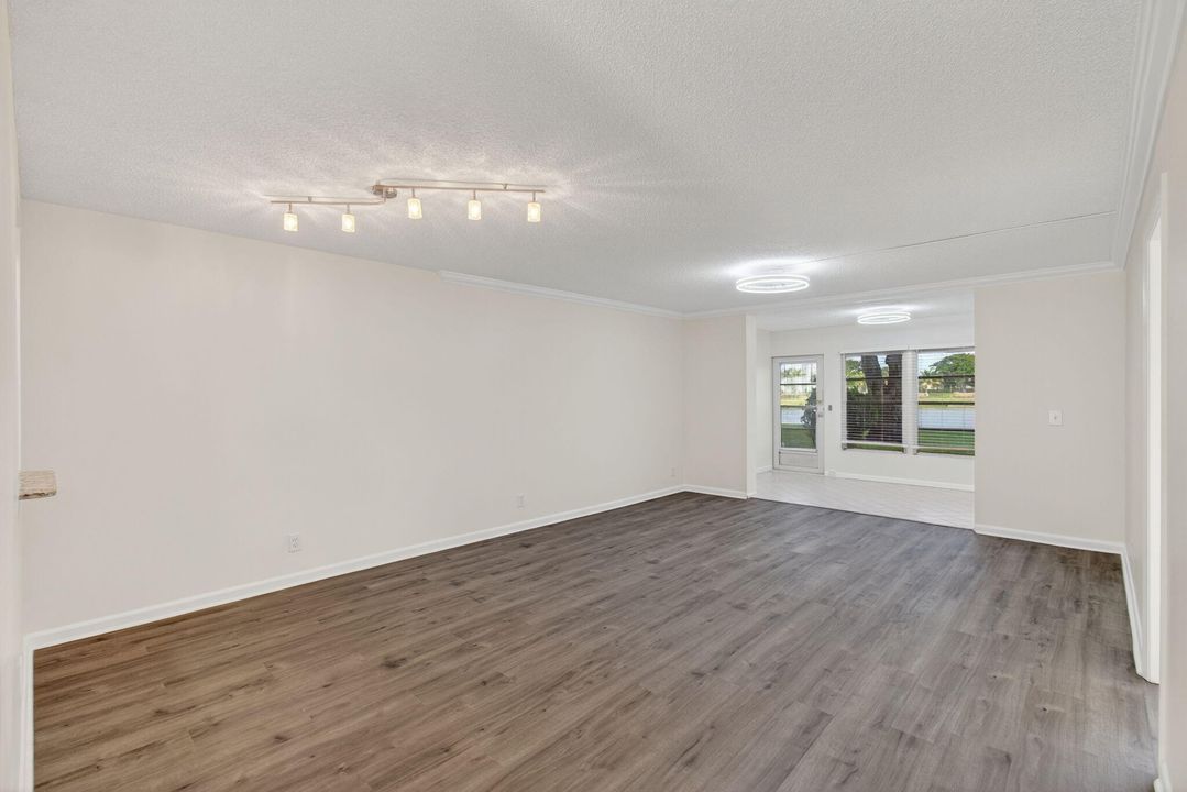 For Rent: $1,800 (2 beds, 2 baths, 1006 Square Feet)