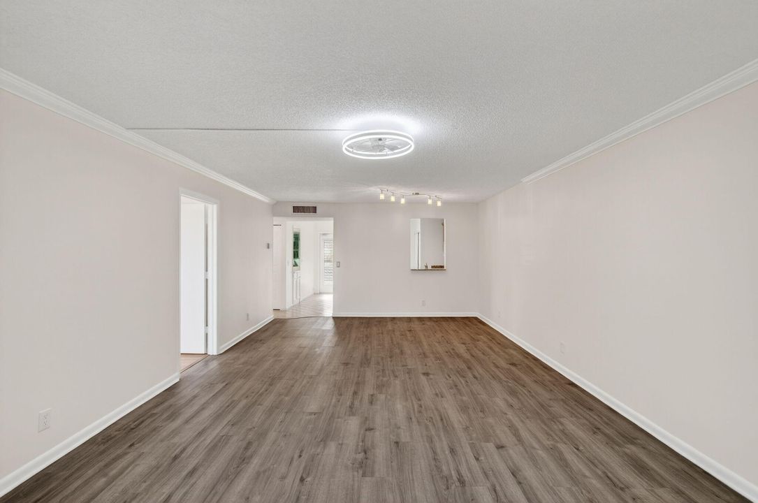 For Rent: $1,800 (2 beds, 2 baths, 1006 Square Feet)