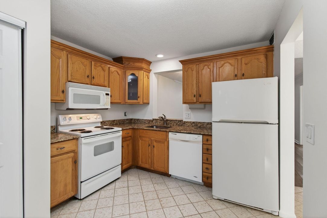 For Rent: $1,800 (2 beds, 2 baths, 1006 Square Feet)