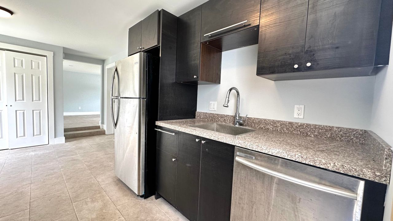 合同活跃: $1,895 (2 贝兹, 1 浴室, 800 平方英尺)