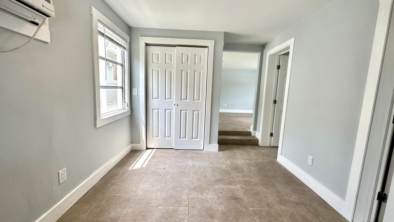 合同活跃: $1,895 (2 贝兹, 1 浴室, 800 平方英尺)