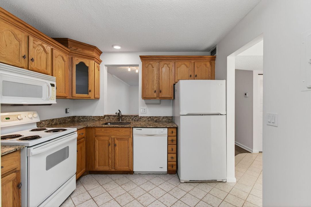 For Rent: $1,800 (2 beds, 2 baths, 1006 Square Feet)