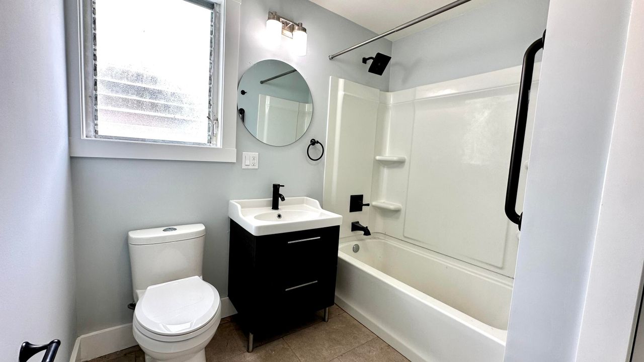 合同活跃: $1,895 (2 贝兹, 1 浴室, 800 平方英尺)