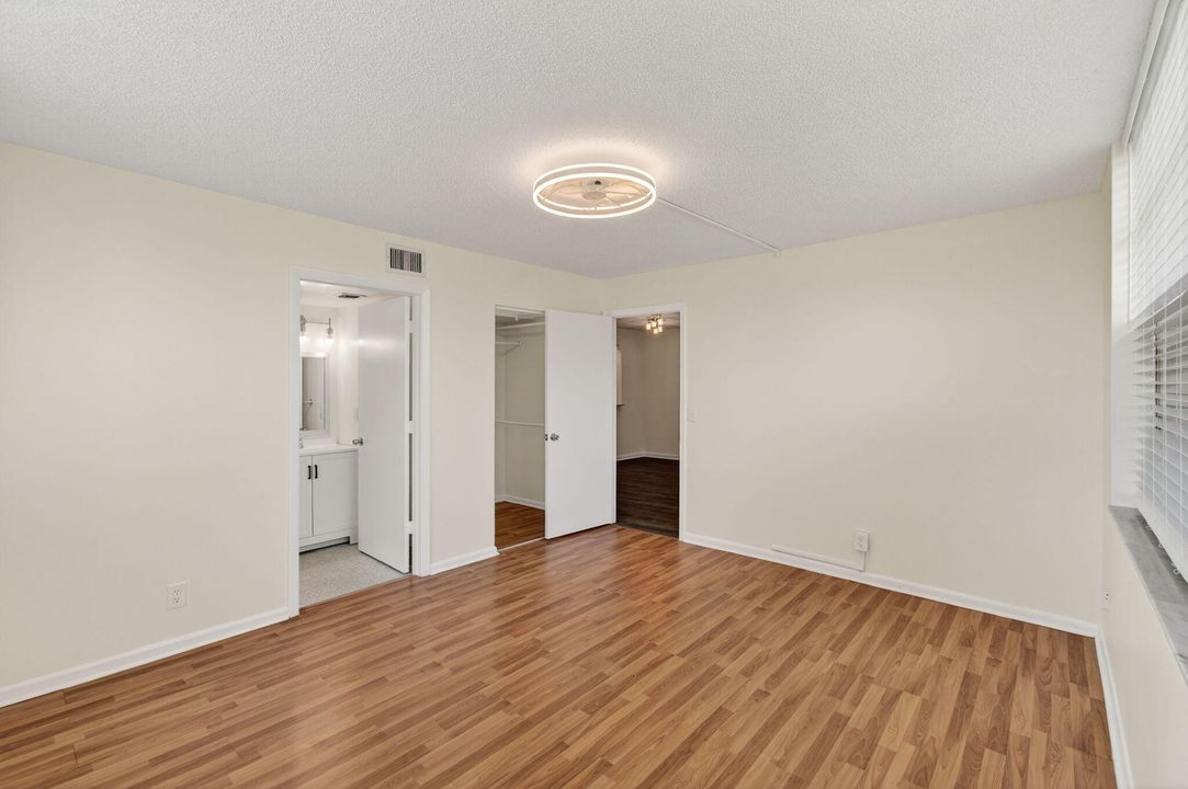 For Rent: $1,800 (2 beds, 2 baths, 1006 Square Feet)