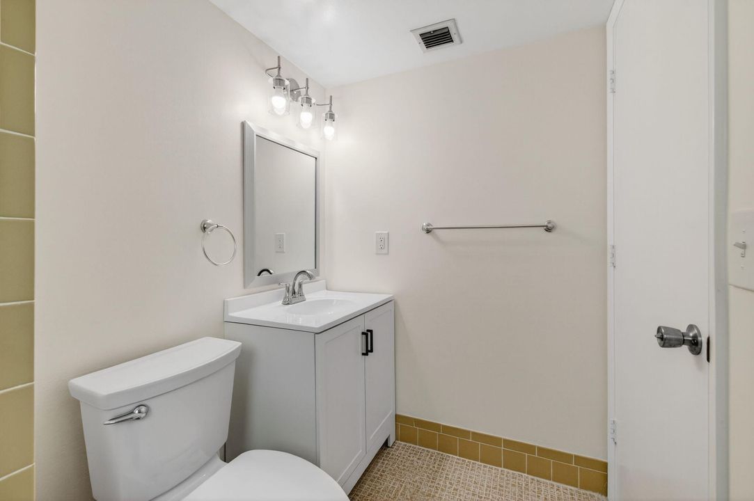 For Rent: $1,800 (2 beds, 2 baths, 1006 Square Feet)