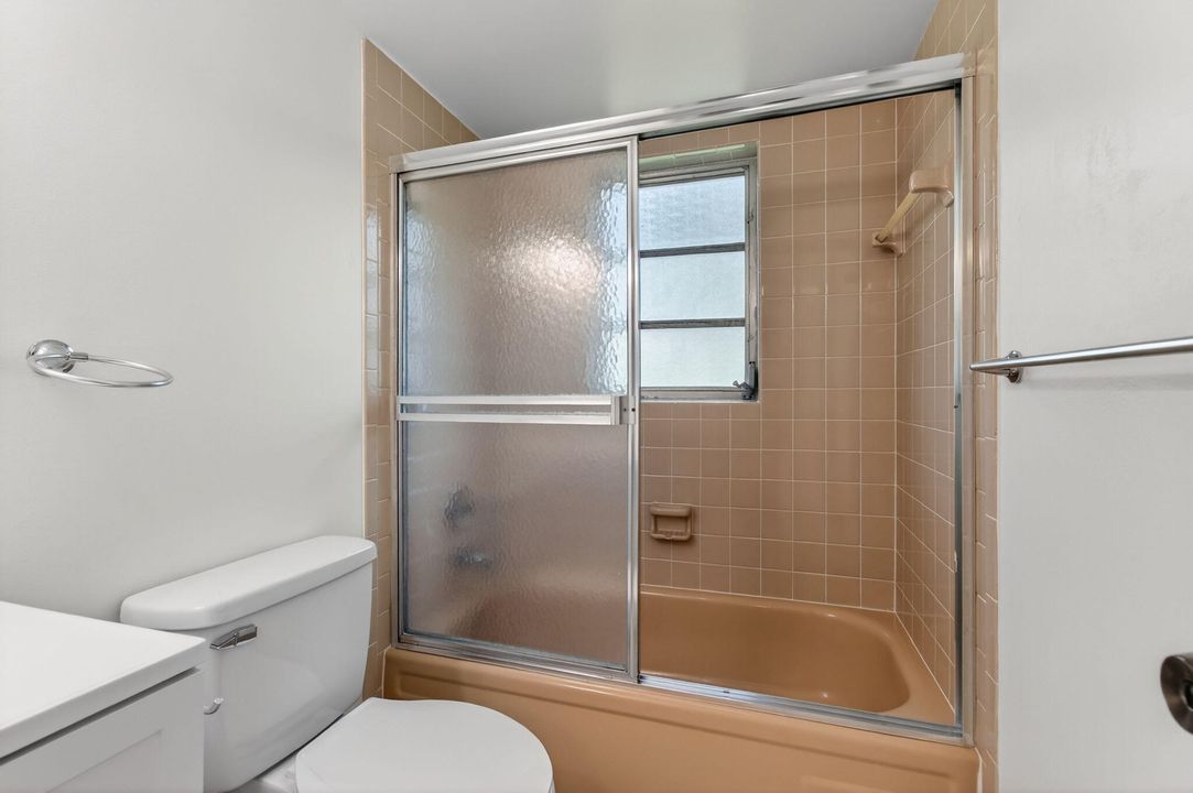 For Rent: $1,800 (2 beds, 2 baths, 1006 Square Feet)