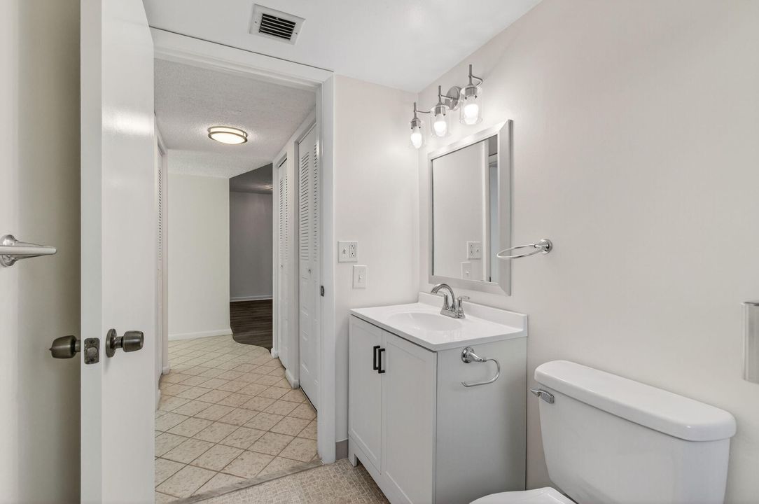 For Rent: $1,800 (2 beds, 2 baths, 1006 Square Feet)