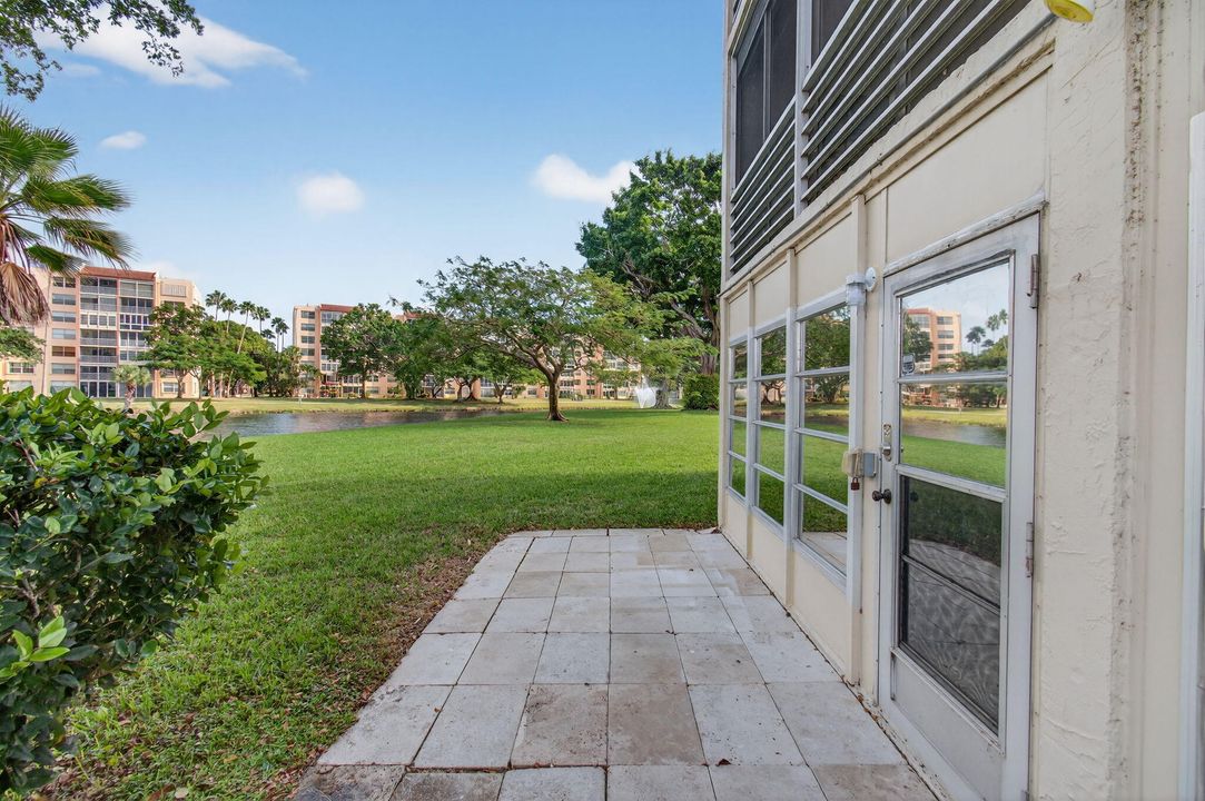 For Rent: $1,800 (2 beds, 2 baths, 1006 Square Feet)