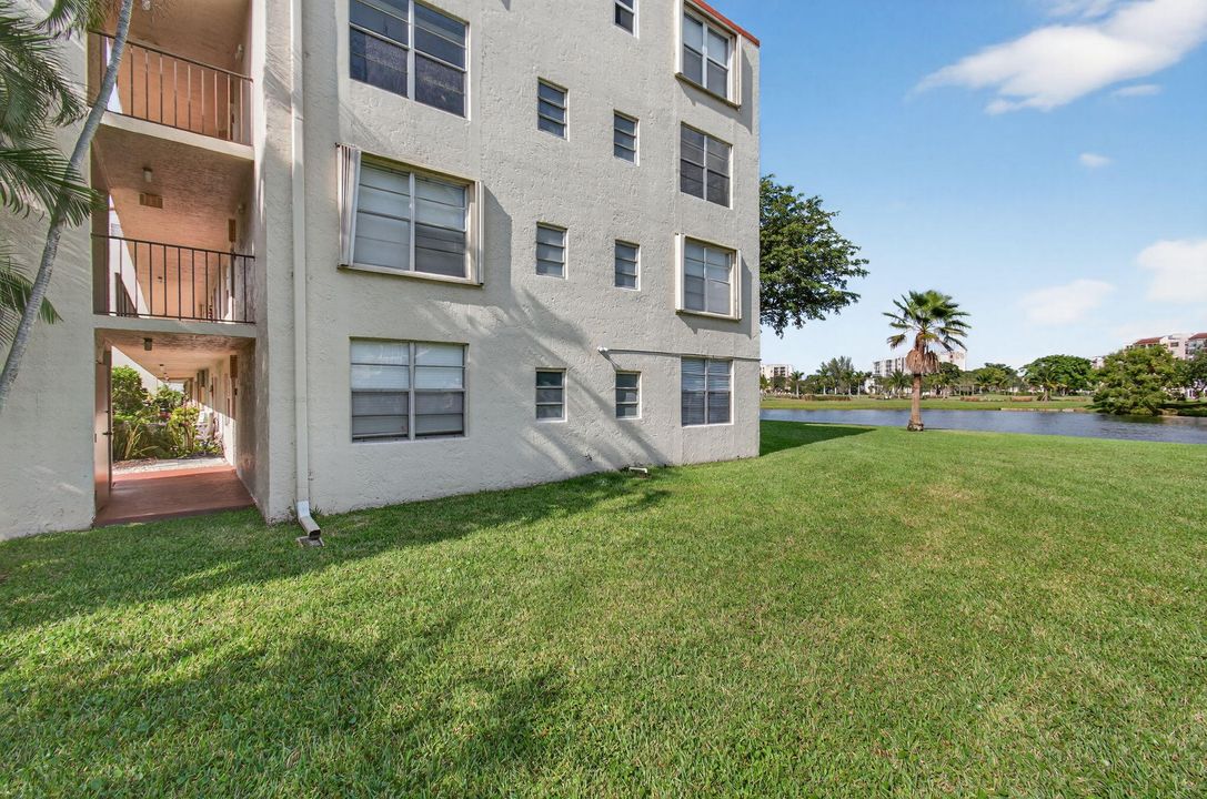 For Rent: $1,800 (2 beds, 2 baths, 1006 Square Feet)