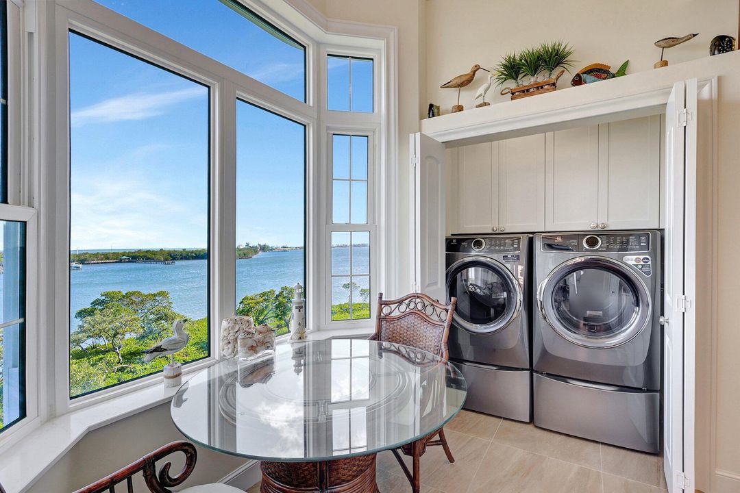 待售: $785,000 (2 贝兹, 2 浴室, 1204 平方英尺)