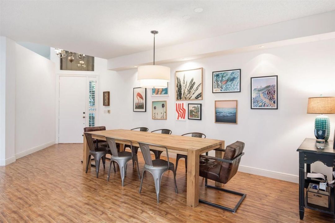 出租: $12,000 (4 贝兹, 4 浴室, 3149 平方英尺)