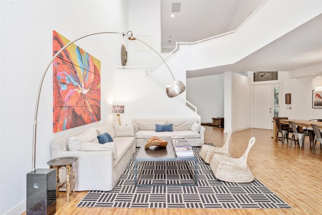 出租: $12,000 (4 贝兹, 4 浴室, 3149 平方英尺)