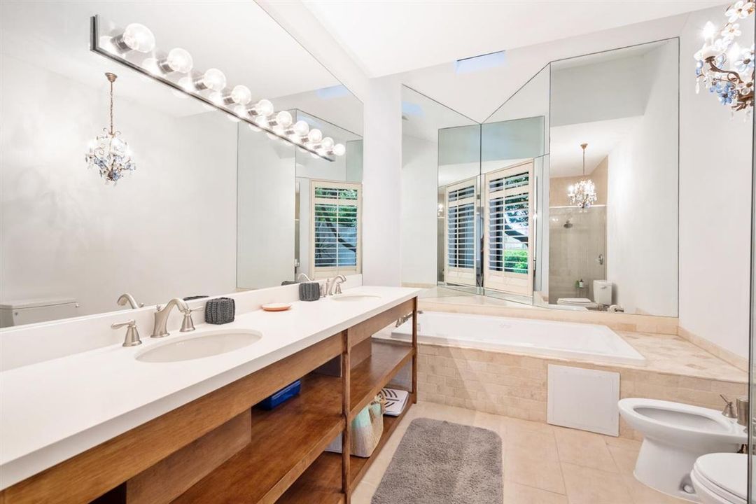 出租: $12,000 (4 贝兹, 4 浴室, 3149 平方英尺)