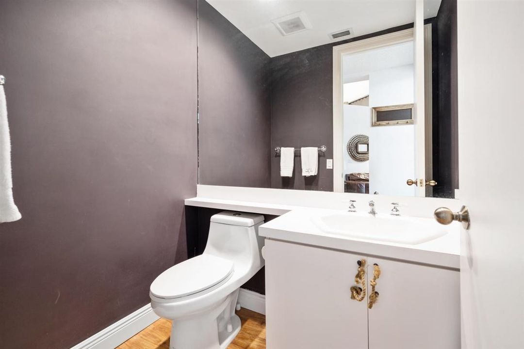 出租: $12,000 (4 贝兹, 4 浴室, 3149 平方英尺)