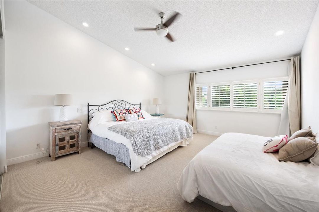 出租: $12,000 (4 贝兹, 4 浴室, 3149 平方英尺)