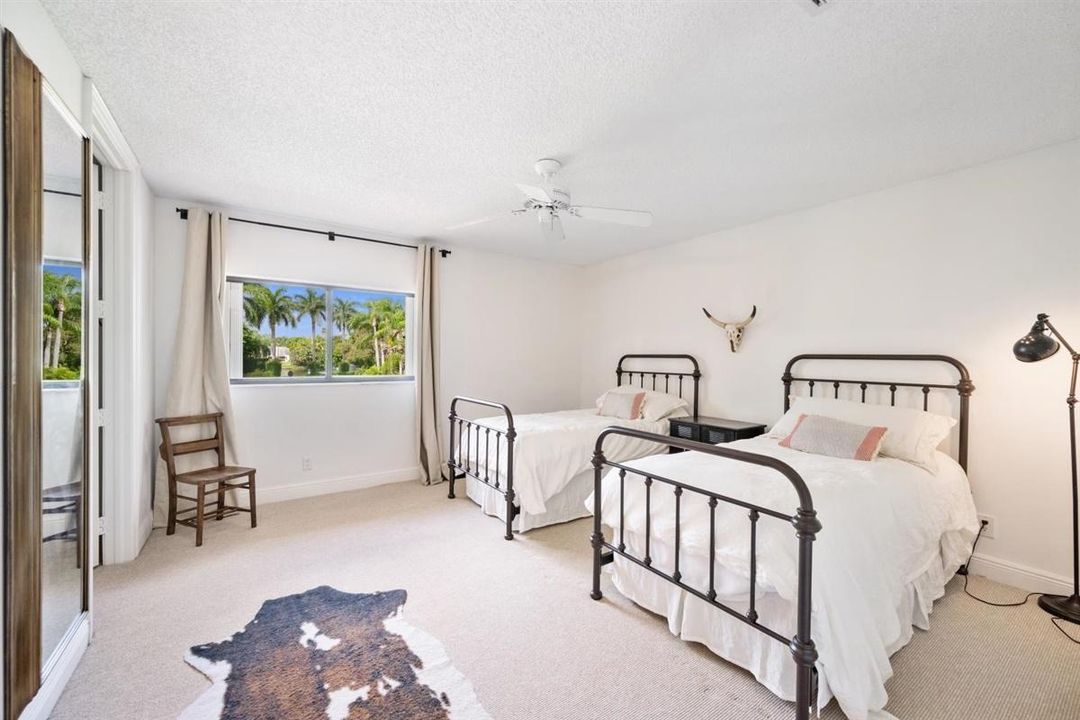 出租: $12,000 (4 贝兹, 4 浴室, 3149 平方英尺)