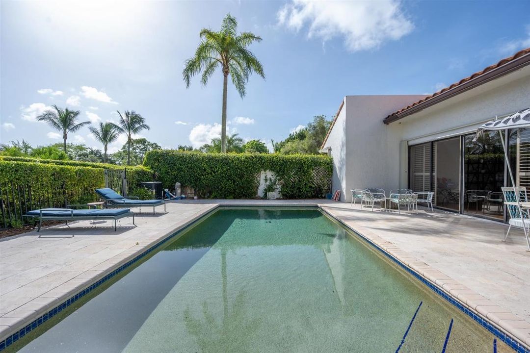 出租: $12,000 (4 贝兹, 4 浴室, 3149 平方英尺)