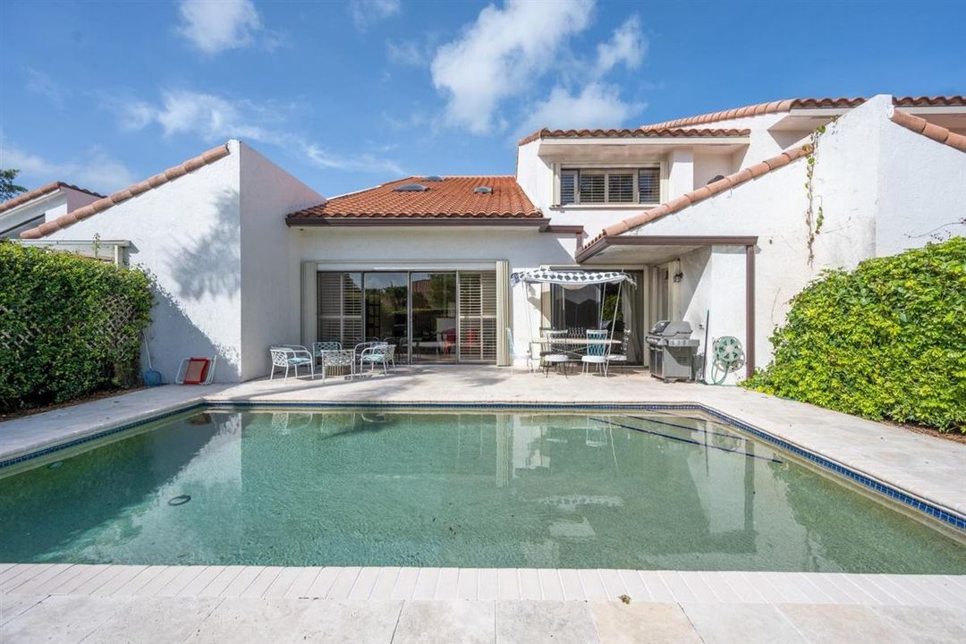 出租: $12,000 (4 贝兹, 4 浴室, 3149 平方英尺)