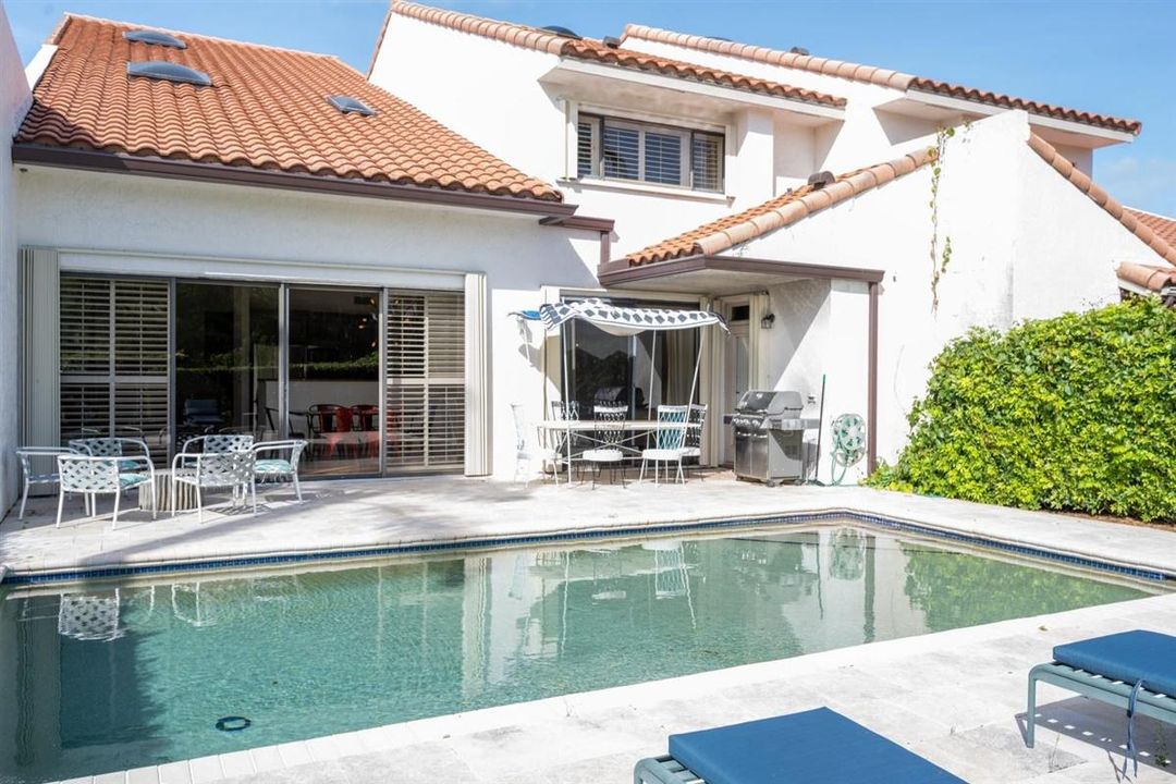 出租: $12,000 (4 贝兹, 4 浴室, 3149 平方英尺)