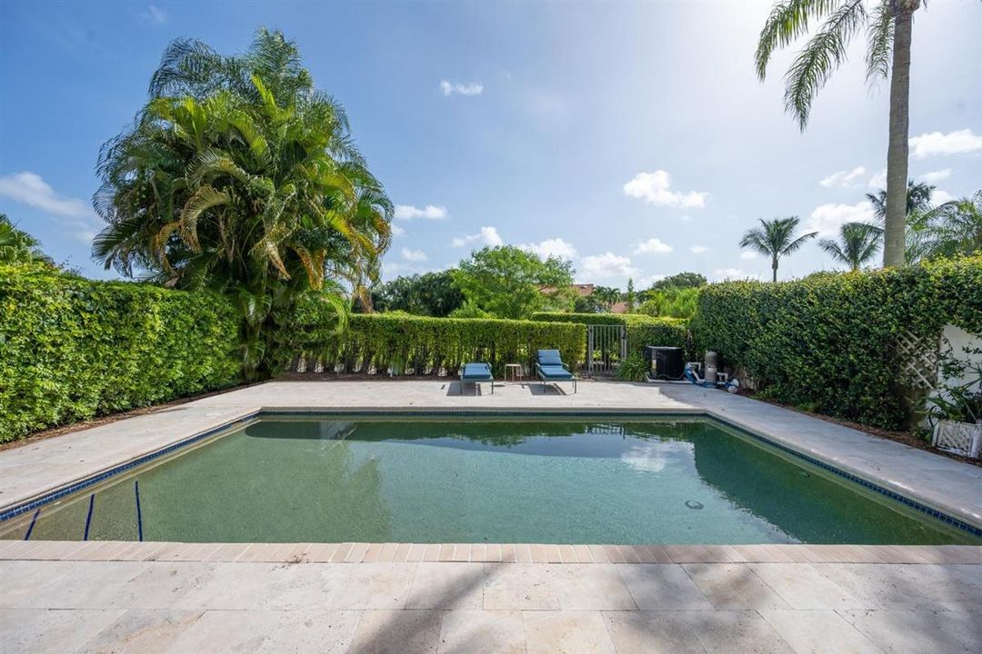 出租: $12,000 (4 贝兹, 4 浴室, 3149 平方英尺)