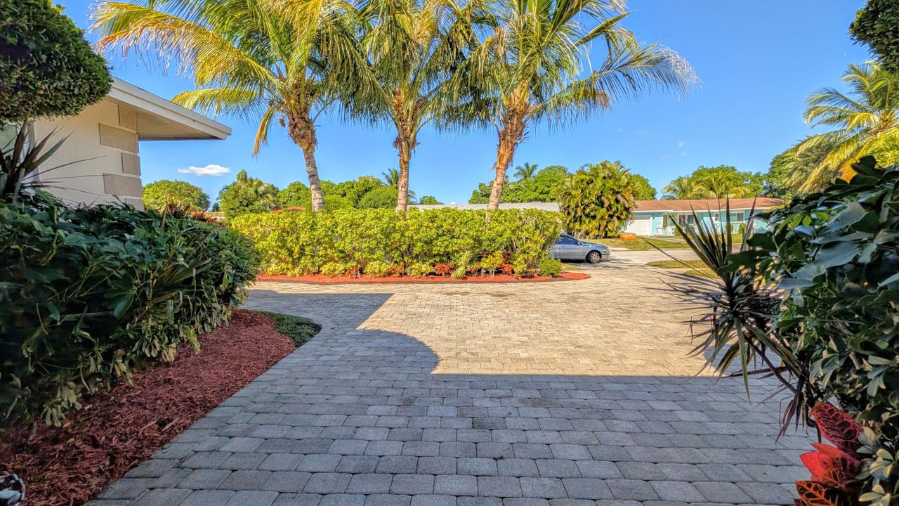 For Sale: $595,000 (4 beds, 2 baths, 1835 Square Feet)