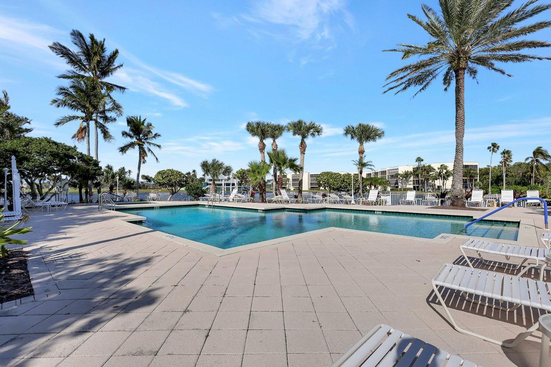 待售: $785,000 (2 贝兹, 2 浴室, 1204 平方英尺)