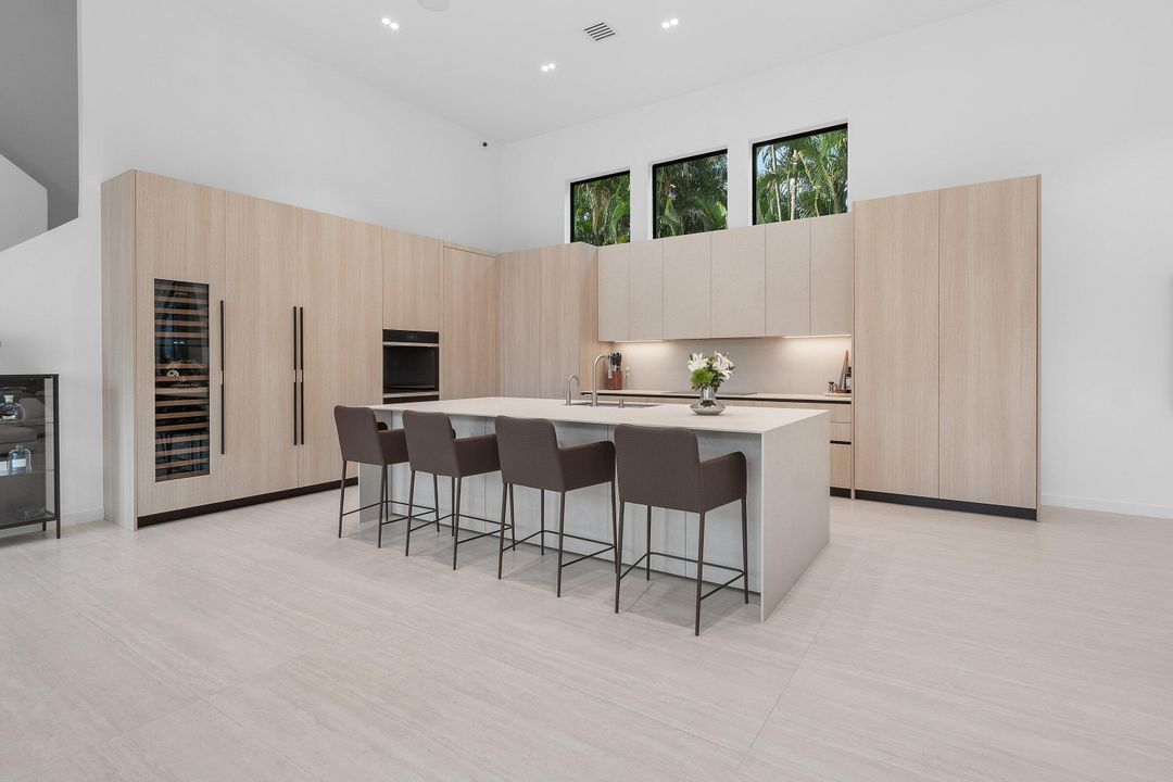 For Sale: $2,998,000 (5 beds, 4 baths, 3777 Square Feet)