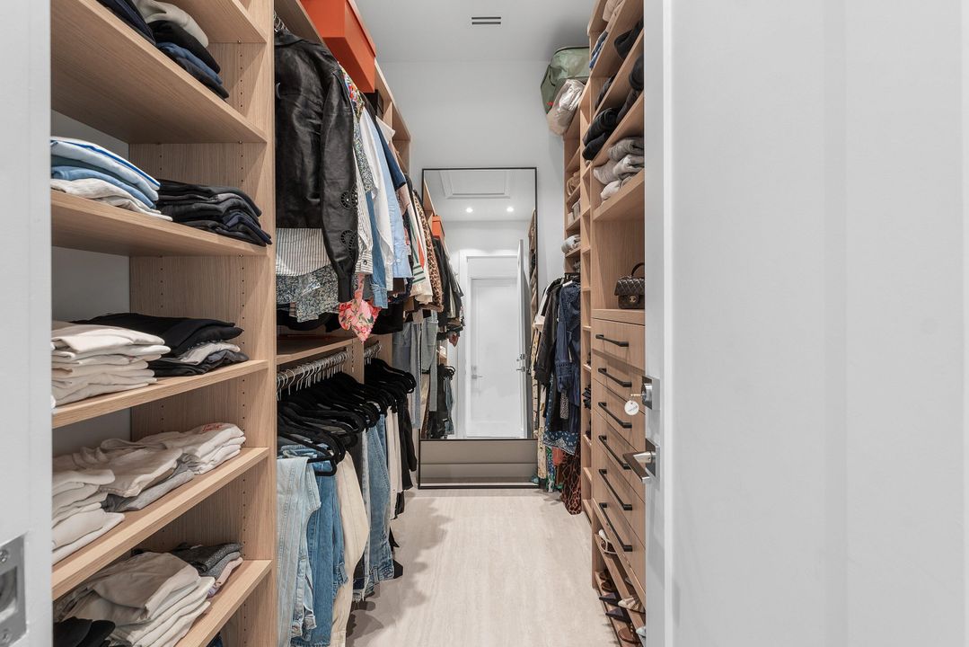 For Sale: $2,998,000 (5 beds, 4 baths, 3777 Square Feet)