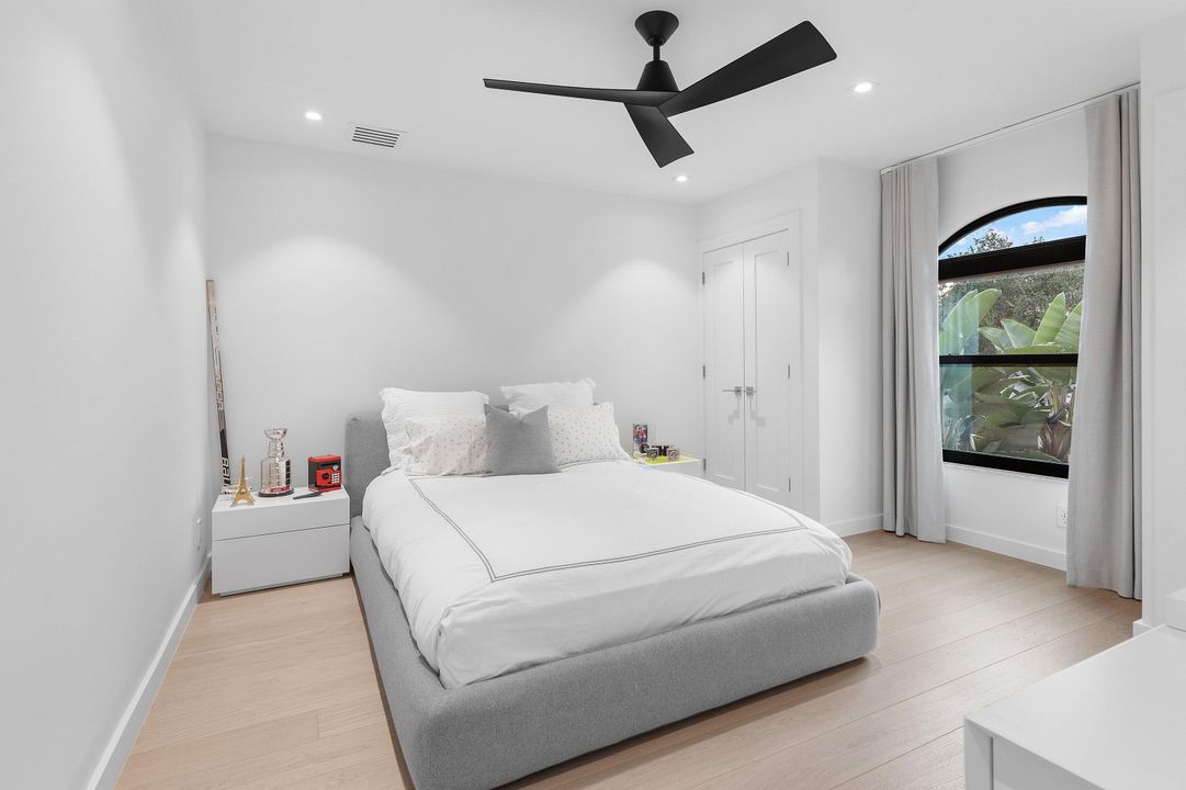 For Sale: $2,998,000 (5 beds, 4 baths, 3777 Square Feet)