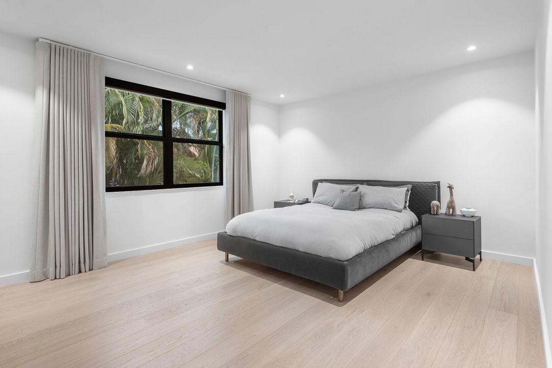 For Sale: $2,998,000 (5 beds, 4 baths, 3777 Square Feet)