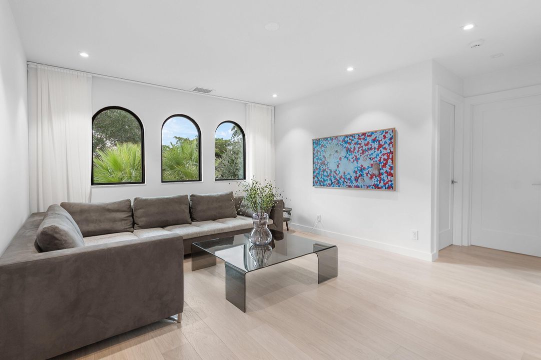 For Sale: $2,998,000 (5 beds, 4 baths, 3777 Square Feet)