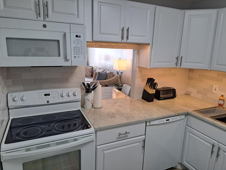 For Rent: $2,500 (1 beds, 1 baths, 767 Square Feet)