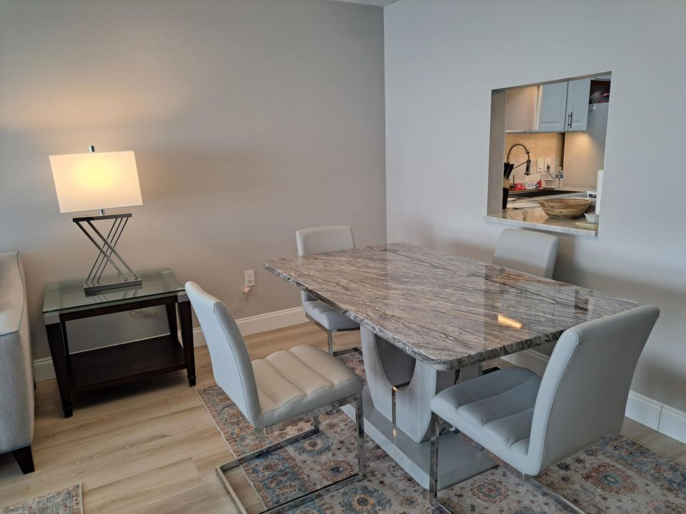 For Rent: $2,500 (1 beds, 1 baths, 767 Square Feet)