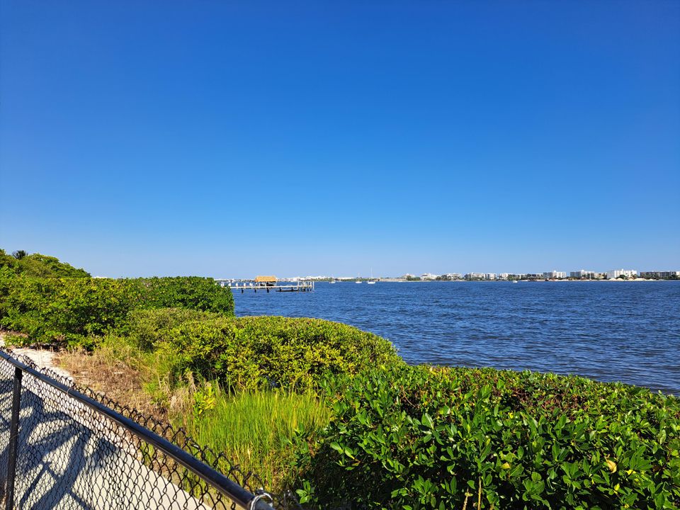 For Rent: $2,500 (1 beds, 1 baths, 767 Square Feet)