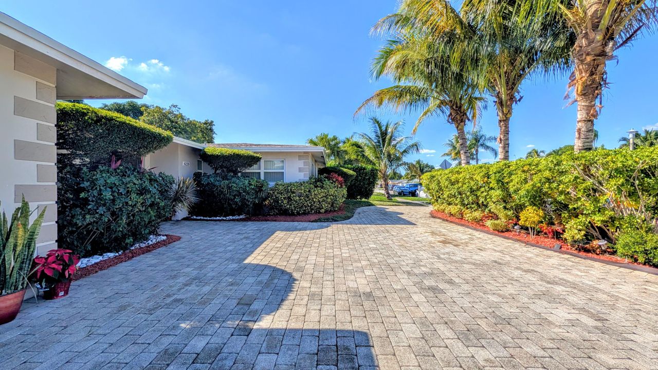 For Sale: $595,000 (4 beds, 2 baths, 1835 Square Feet)