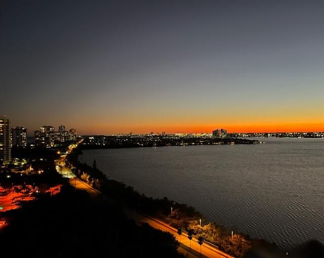 For Sale: $889,000 (2 beds, 2 baths, 1661 Square Feet)