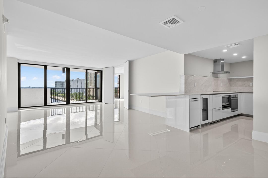 В аренду: $8,000 (2 спален, 2 ванн, 1247 Квадратных фут)