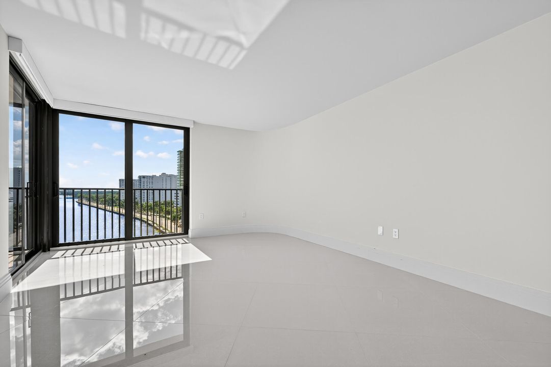 В аренду: $8,000 (2 спален, 2 ванн, 1247 Квадратных фут)