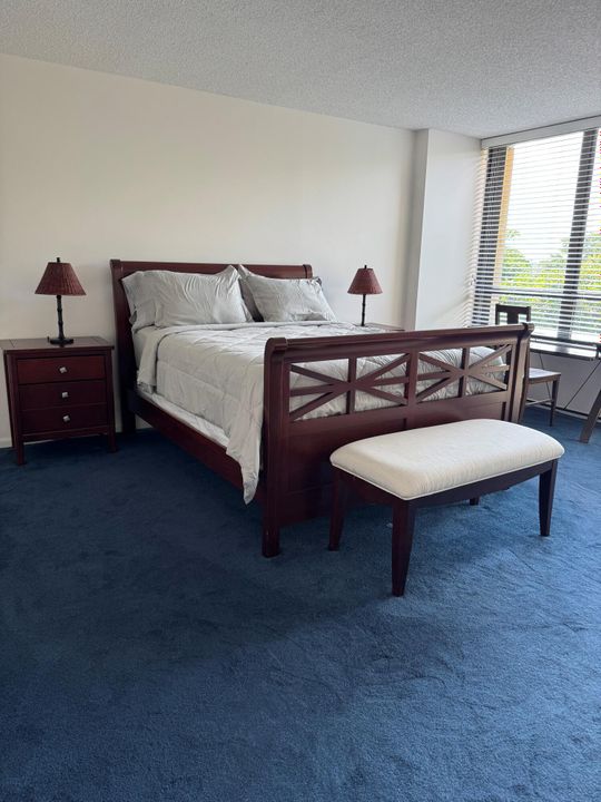 出租: $4,200 (2 贝兹, 2 浴室, 1682 平方英尺)