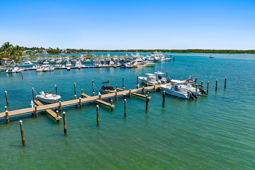 На продажу: $2,490,000 (3 спален, 2 ванн, 1806 Квадратных фут)