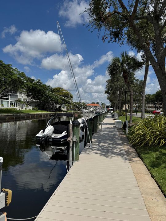 出租: $4,200 (2 贝兹, 2 浴室, 1682 平方英尺)