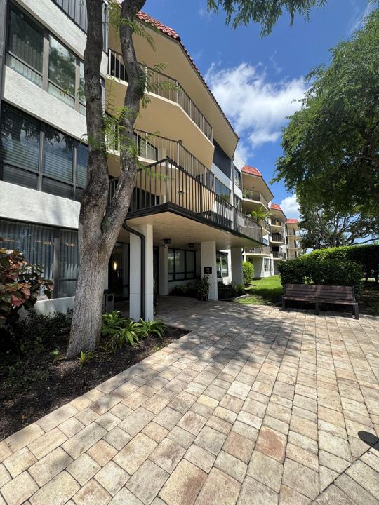 出租: $4,200 (2 贝兹, 2 浴室, 1682 平方英尺)