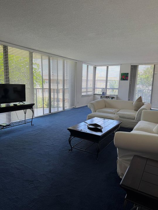 出租: $4,200 (2 贝兹, 2 浴室, 1682 平方英尺)