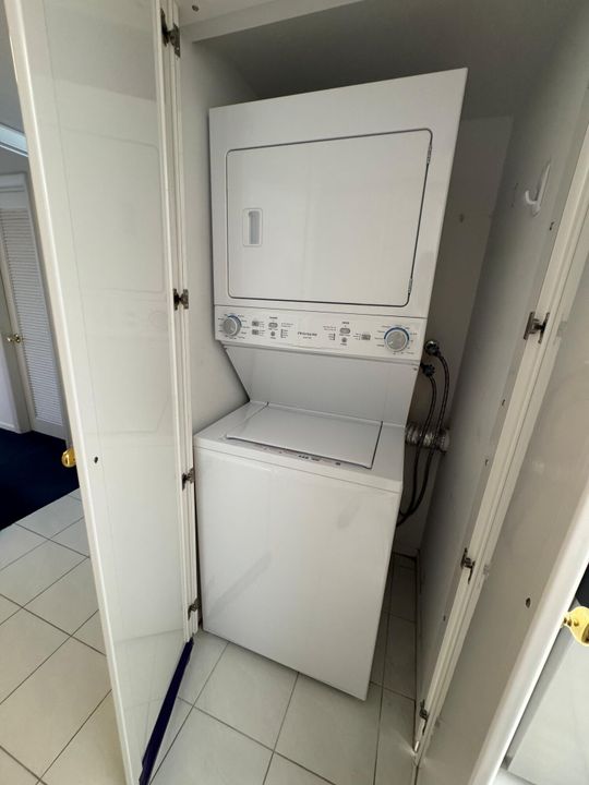 出租: $4,200 (2 贝兹, 2 浴室, 1682 平方英尺)