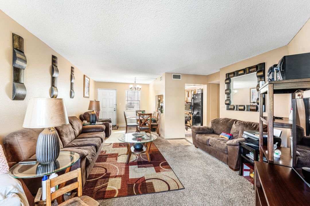 待售: $130,000 (1 贝兹, 1 浴室, 775 平方英尺)