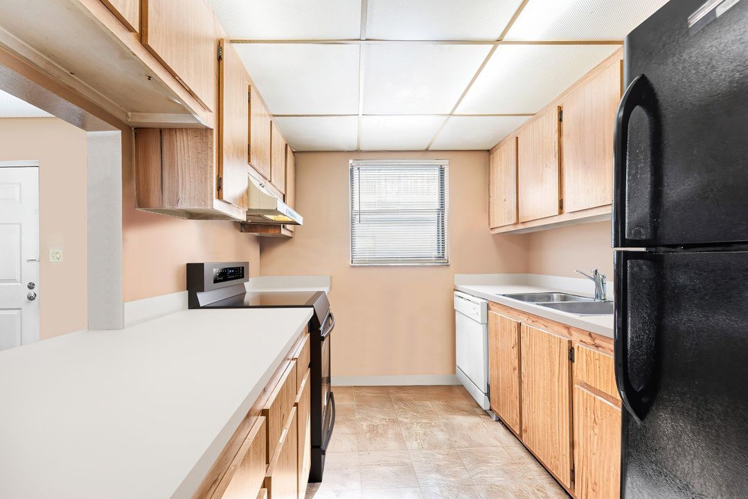 待售: $130,000 (1 贝兹, 1 浴室, 775 平方英尺)